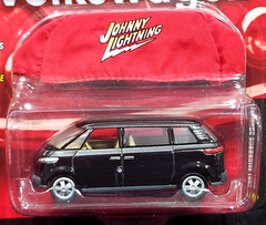 Johnny Lightning 01 2001 VW Volkswagen Microbus Concept Collectible + Car Cover