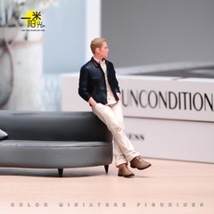 Miniature Figure Scene Props 1/24 Man in Casual Wear Diorama Resin Sculpt Model