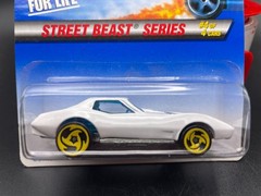 VINTAGE HOT WHEELS CORVETTE STINGRAY LOT OF 2 STREET BEASTS VETTE & TATTOO VETTE