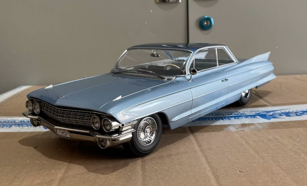 1:18 KK Cadillac DeVille Series 62 Coupe 1961 Car Die Cast Model