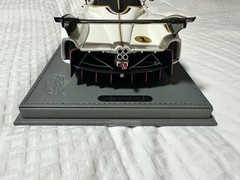 BBR 1/18 Pagani Huayra Bianco Benny/Gloss Carbon Roof Limited 100 Pcs