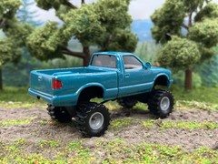 1995 Chevy S10 Lifted 4×4 Truck 1/64 Diecast Custom M2 Machines Pickup 4WD