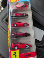 New 5-Pack 2026!!! Hot Wheels Ferrari Racing Red 1:64