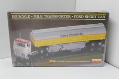 HO – Lindberg #1047 -Truck – Tractor Tank Trailer – NIB