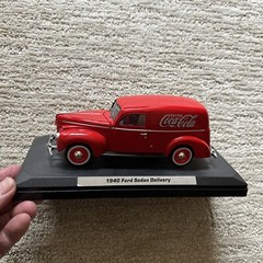 Coca Cola Ford 1940 Sedan Delivery 1:24 Diecast Collectible USED NO BOX