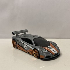 1995-1997 McLaren F1 GTR Collectible 1/64 Scale Diecast Diorama Model