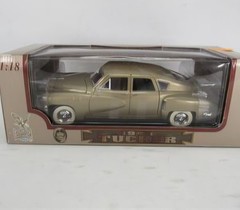 Road Legends 1948 Tucker 1:18 Diecast Model Car New in Box Opening Parts