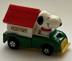 Vintage 1966 Aviva Snoopy Peanuts Mini Doghouse Truck Diecast/Plastic Hong Kong
