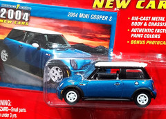 Johnny Lightning 04 2004 Mini Cooper S Lightning Strike Collectible Car w/RRs Bl