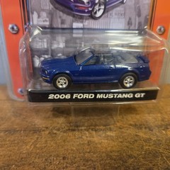 Greenlight 2006 Ford Mustang GT Vista Blue 1:64 Muscle Car Garage – NIP