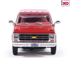 IXO AMERICA 1:64 1975 GMC SIERRA CLASSIC – CARMINE RED – IA64013