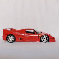 RARE VINTAGE FERRARI F50 BURAGO CLASSIC 1995 DIECAST RED 1/18 SCALE MODEL CAR.