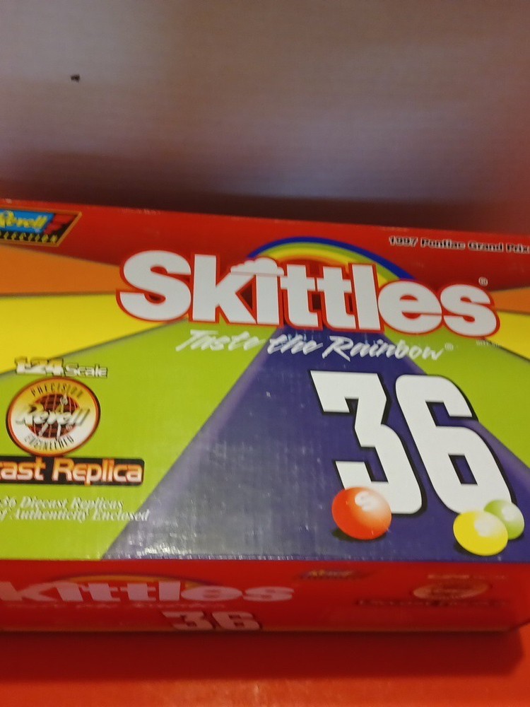 Revel 1/24 Scale Diecast Replica Derrike Cope #36 Skittles Car w/ Display Case