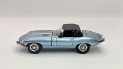 GFCC 1:64 1961 Jaguar convertible E-type ice blue alloy car model ornaments