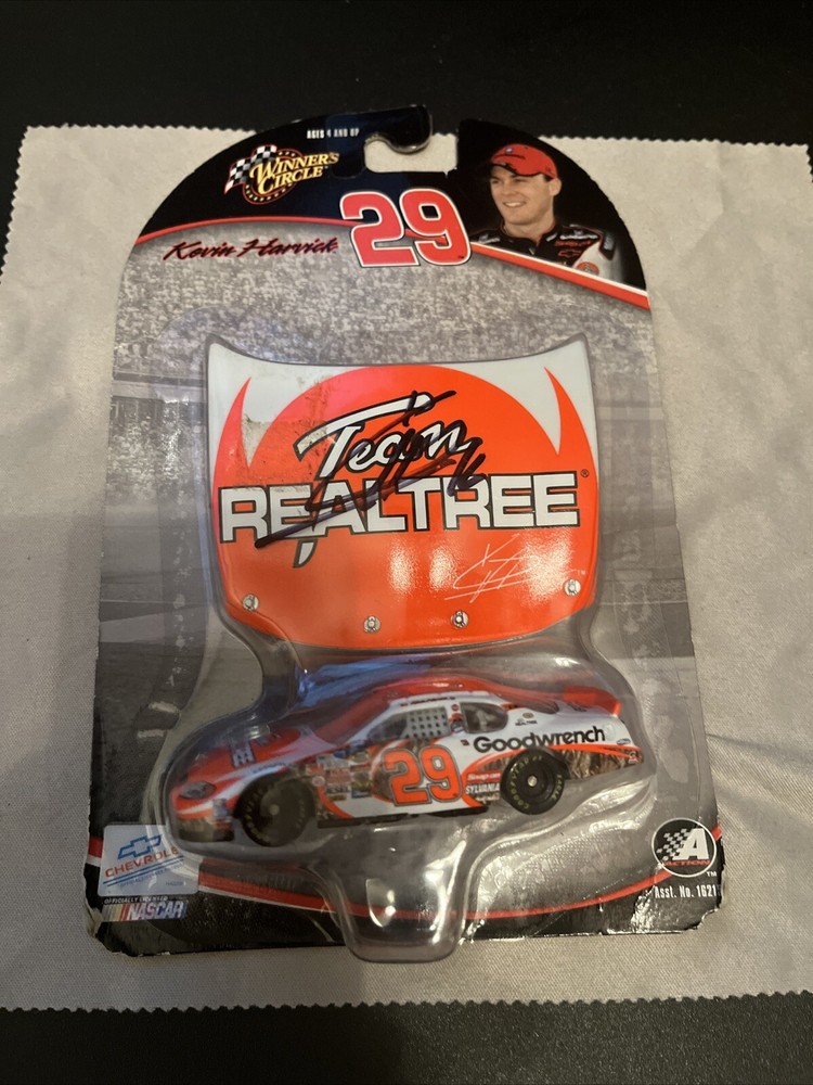 Autographed 2004 Winner’s Circle Kevin Harvick #29 Scale 1:64 Team Realtree