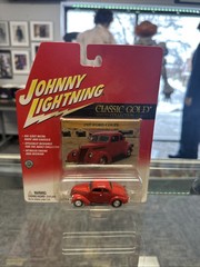 Rare Johnny Lightning Classic Gold 1937 Ford Coupe White Lightning Chase Red