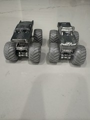 2017 HOT WHEELS MONSTER JAM SILVER COLLECTION MAXIMUM DESTRUCTION MAX-D