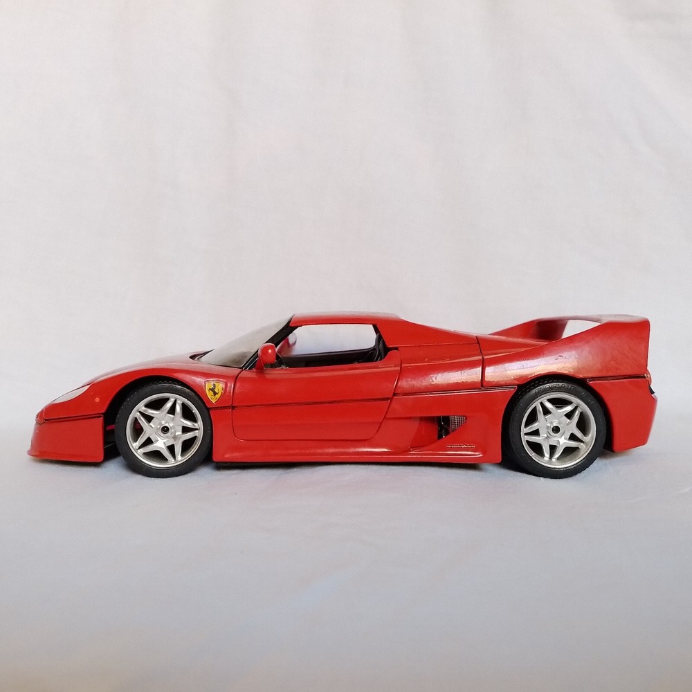 RARE VINTAGE FERRARI F50 BURAGO CLASSIC 1995 DIECAST RED 1/18 SCALE MODEL CAR.
