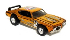 RARE!! 2010 Hot Wheels Nationals Convention Poker GOLD Olds 442!!