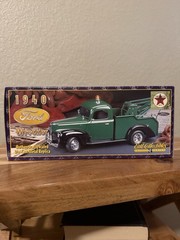 Ertl Collectibles Prestige 1940 Ford Wrecker 1:25 Diecast Texaco Green/Black
