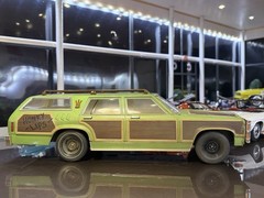 1/18 Greenlight Vacation Wagon Queen Family Truckster Wrecked Version With Box