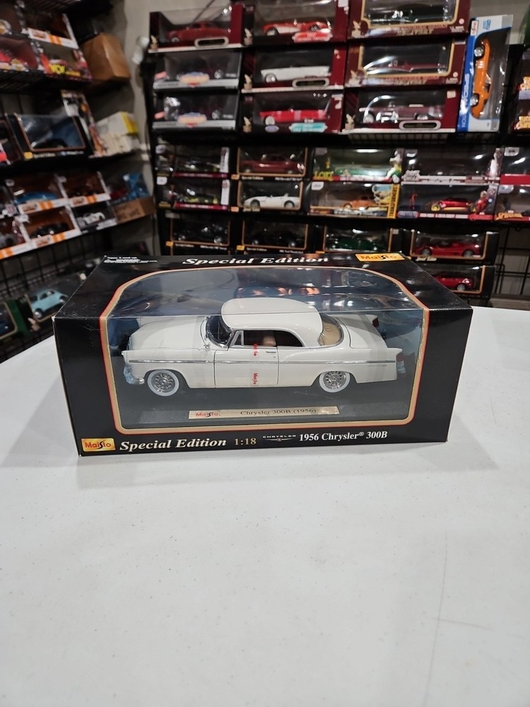MAISTO SPECIAL EDITION WHITE 1956 CHRYSLER 300B 1:18 DIE-CAST CAR NEW – BIG BOX