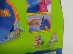 Hot Wheels Tony Hawk Amusement Park Skate Set with Exclusive Board & Shoes 2022