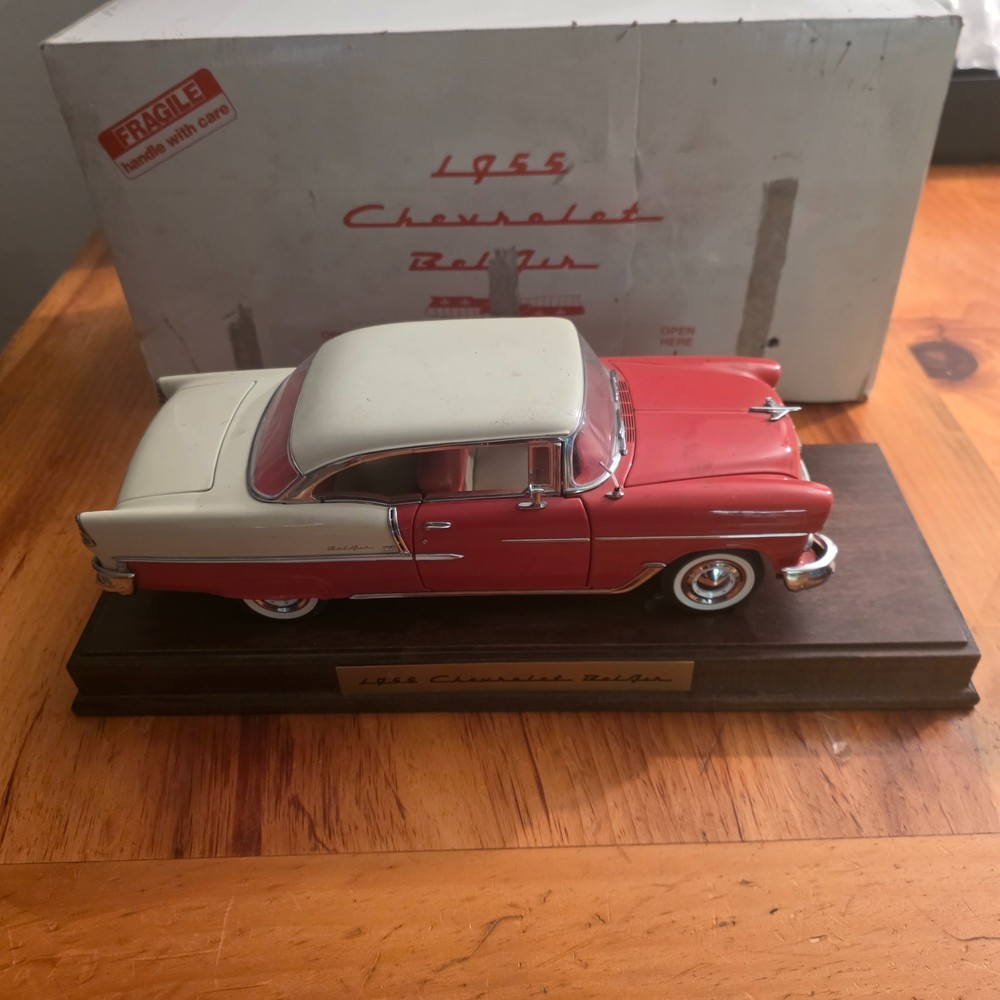 DANBURY MINT 1955 CHEVROLET BEL AIR 1/16 W/ WOODEN BASE