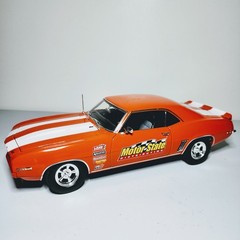 Motor State Distributing 1:18 2019 Special Holiday Edition 1969 Chevy Camaro Z28