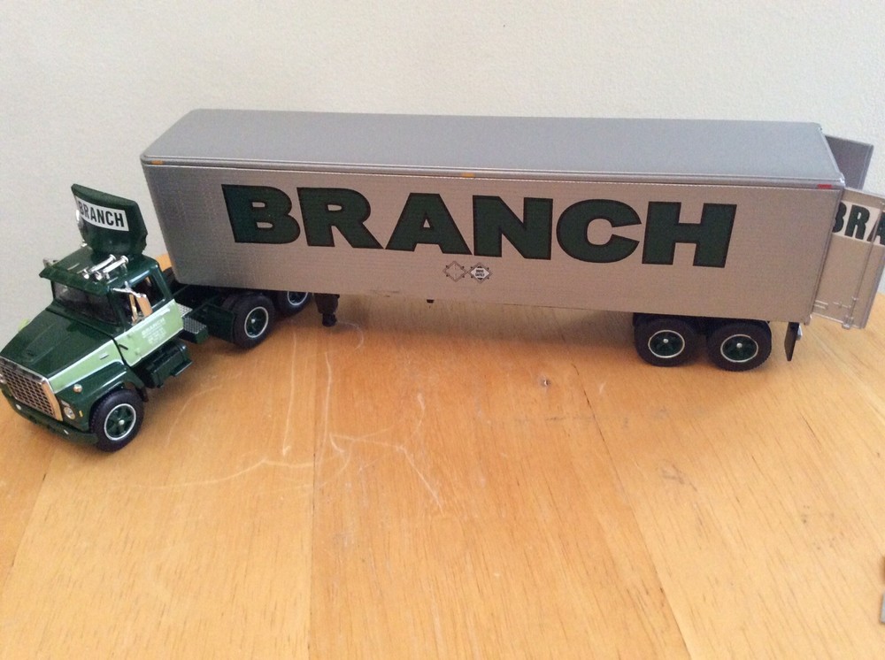 First Gear: 1:64 Scale #60-1281 Ford LT-9000 Semi (Mar23-10)