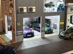 Diorama 1/64 Die-Cast Car Garage Model LED Light Cars Display Collection Gift US