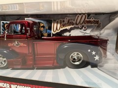 DC Comics Bombshells Wonder Woman Figure with 1952 Chevy Coe Pickup Jada Metals