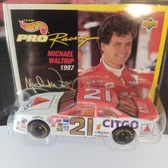 Team Hot Wheels Pro Racing Michael Waltrip Short Track 1997 Diecast 1:64