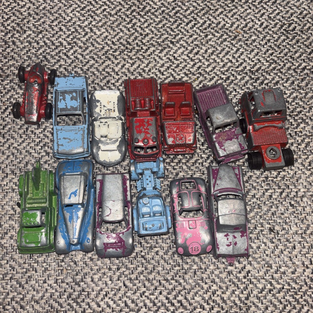 LOT OF 13 COLORFUL CARS AND TRUCKS UNBRANDED METAL PLASTIC