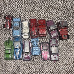 LOT OF 13 COLORFUL CARS AND TRUCKS UNBRANDED METAL PLASTIC