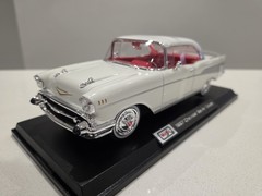 Maisto Special Edition 1:18 Scale Diecast Car 1957 Chevrolet Bel Air Coupe White