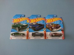 HOT WHEELS 65 MUSTANG FASTBACK & 15 DODGE CHALLENGEER SRT & 18 FORD MUSTANG GT