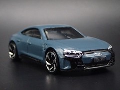 2021-2025 AUDI RS E TRON GT GRAY BLUE 1:64 SCALE DIORAMA DIECAST MODEL CAR