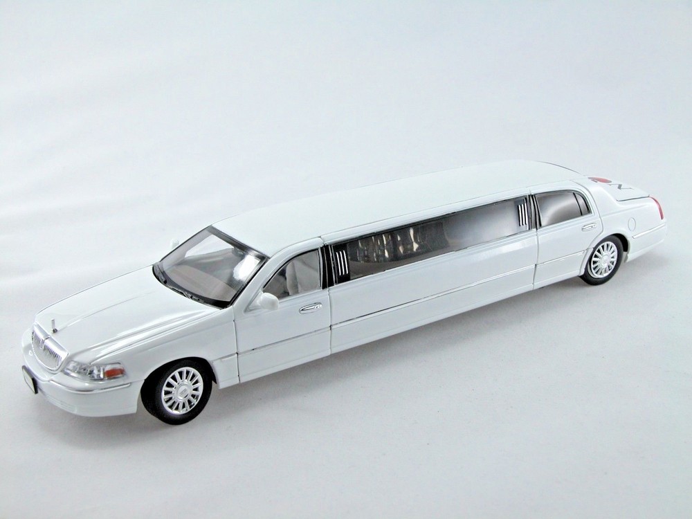 Sunnyside 2003 Lincoln Limousine 1:28 Scale, 12.5″ Die Cast Collectable (White)