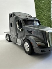 Kenworth T680 Sleeper Cab Gray Metallic 1/87 HO Tonkin Replicas