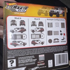 Hot Wheels Collectors Elite 64 Mod Shop ’17 Toyota Tacoma HNJ64 White