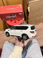 1:18 Scale 2018 Nissan Armada Patrol White Diecast Model Car