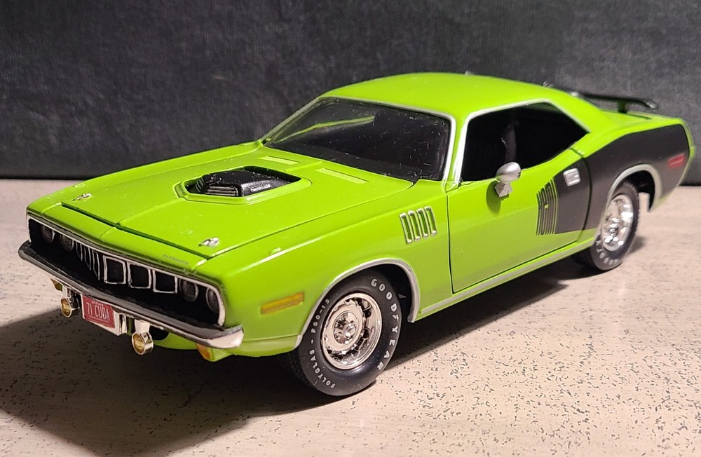Testors Diecast 1971 Plymouth Hemi ‘Cuda 1:24 scale assembled model.