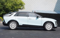 1/18 Scale Cadillac LYRIQ SUV Diecast Car Model Toy Gift Collection