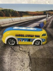 HOT WHEELS PREMIUM POP CULTURE THE BEATLES HAULIN GAS MAGICAL MYSTERY TOUR LOOSE