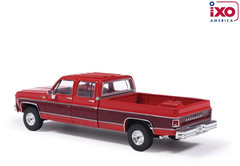 IXO AMERICA 1:64 1975 GMC SIERRA CLASSIC – CARMINE RED – IA64013