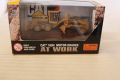 HO Scale Norscot, Caterpillar 163H Motor Grader With Case, Die Cast BNOS