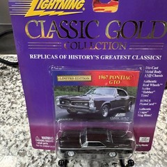 WHITE LIGHTNING 1967 PONTIAC GTO JOHNNY LIGHTNING CLASSIC GOLD COLLECTION 1:64