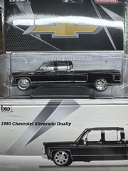 IXO Model 1980 Chevrolet Silverado C30 Crew Cab Dually Lowered – Black