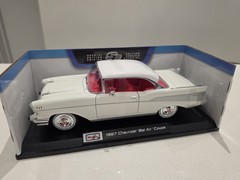 Maisto Special Edition 1:18 Scale Diecast Car 1957 Chevrolet Bel Air Coupe White